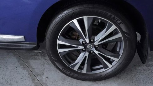 Used 2017 Nissan Pathfinder Platinum w/ Family Entertainment Package image 27