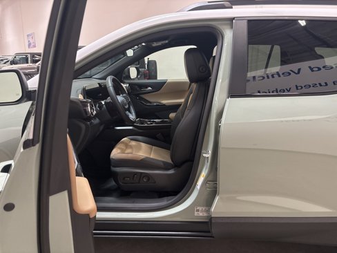 Used 2025 Chevrolet Equinox ACTIV w/ Convenience Package III image 10