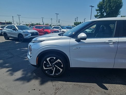 New 2025 Mitsubishi Outlander SE image 5