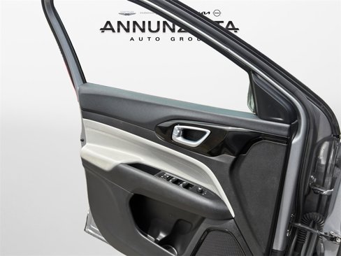 Used 2024 Jeep Compass Limited image 28