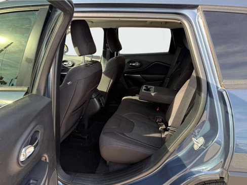 Used 2020 Jeep Cherokee Latitude image 12