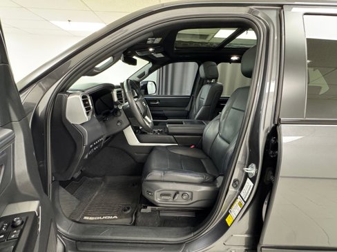 Used 2024 Toyota Sequoia Platinum image 10