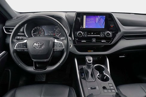 Used 2024 Toyota Highlander FWD image 21
