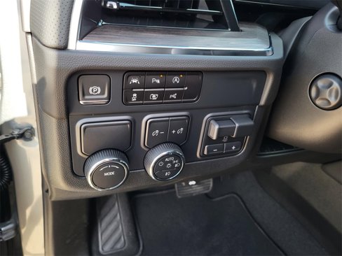 New 2025 Chevrolet Suburban Premier image 10