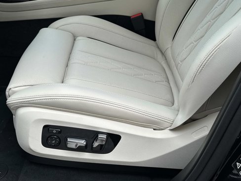 New 2026 BMW X7 M60i w/ Executive Package image 20