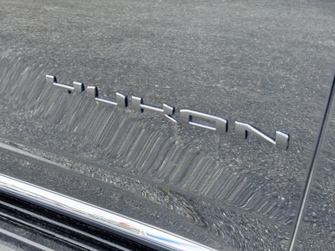 Used 2023 GMC Yukon XL SLT image 12