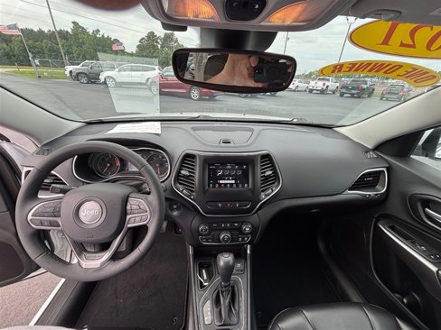 Used 2021 Jeep Cherokee Latitude Plus image 14