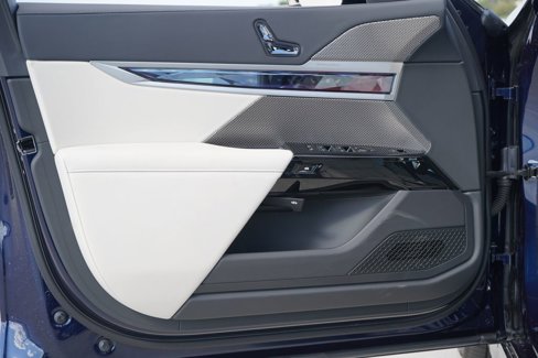 New 2026 BMW 740i image 10