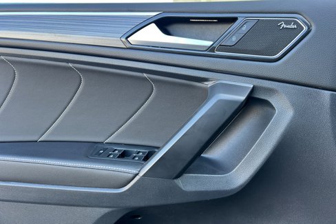 Certified 2022 Volkswagen Tiguan SEL R-Line image 11