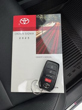 Used 2025 Toyota Crown Signia image 32