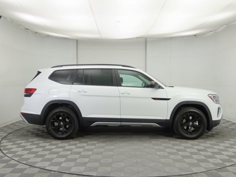 New 2026 Volkswagen Atlas Peak Edition image 5