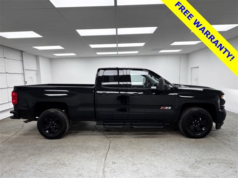 Used 2018 Chevrolet Silverado 1500 LT w/ Midnight Edition image 4