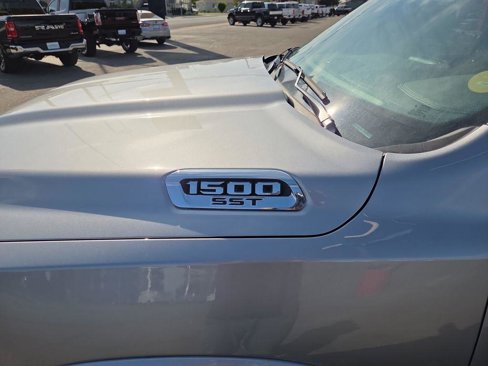 Used 2025 RAM 1500 Laramie image 12