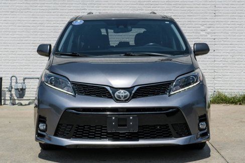 Used 2019 Toyota Sienna SE image 4