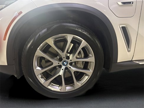 Used 2023 BMW X5 xDrive45e image 13