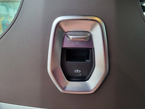New 2025 BMW i7 xDrive60 image 18