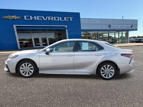 Used 2024 Toyota Camry SE image 2