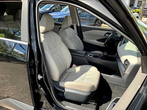 Certified 2025 Nissan Rogue SV image 11