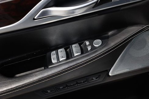 Used 2019 BMW M760i xDrive image 61