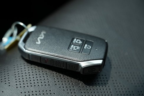 Used 2024 Kia Carnival EX image 52