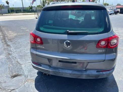 Used 2011 Volkswagen Tiguan SE image 7