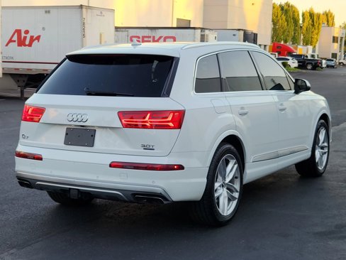 Used 2017 Audi Q7 3.0T Prestige w/ Prestige Package image 4