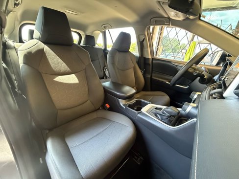 Used 2025 Toyota RAV4 XLE image 4