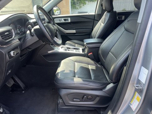 Used 2023 Ford Explorer Limited image 11