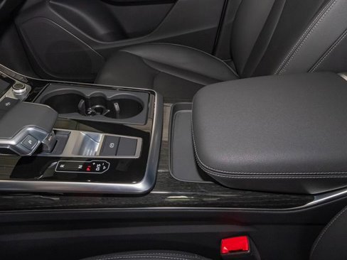 Certified 2025 Audi Q8 Premium image 32