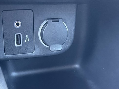 Used 2018 Nissan Kicks SV image 54