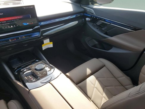 Used 2025 BMW i5 M60 w/ Premium Package image 12