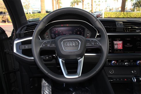 Used 2025 Audi Q3 2.0T Premium image 4