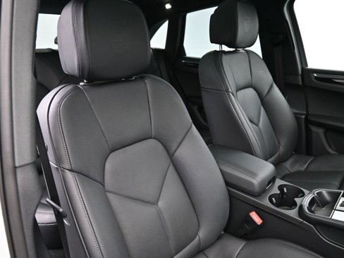 Certified 2025 Porsche Macan image 18