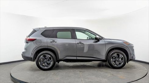 Used 2025 Nissan Rogue SV image 8