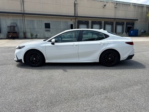 Used 2025 Toyota Camry SE image 8
