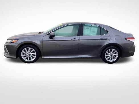 Used 2024 Toyota Camry LE image 6
