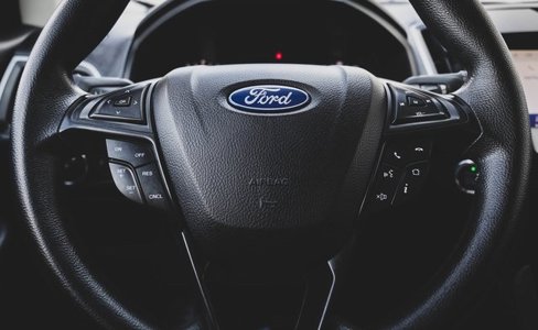 Used 2020 Ford Edge SE image 11