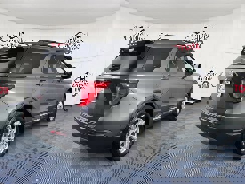 Used 2021 Ford Explorer XLT w/ Equipment Group 202A image 8