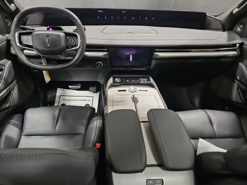 New 2025 Lincoln Navigator L Reserve image 9