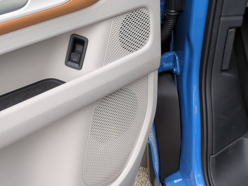 New 2025 Volkswagen ID. Buzz 1st Edition image 11