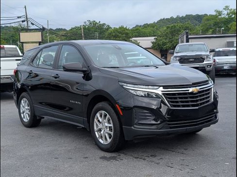 Used 2023 Chevrolet Equinox LS image 1