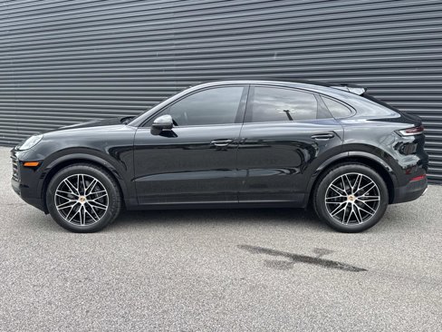 Certified 2024 Porsche Cayenne Coupe image 2