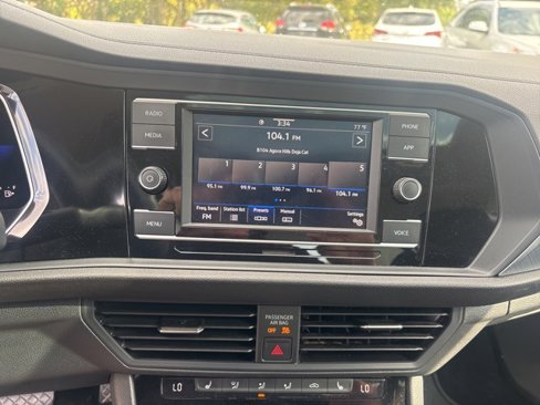 Used 2022 Volkswagen Jetta SE image 12