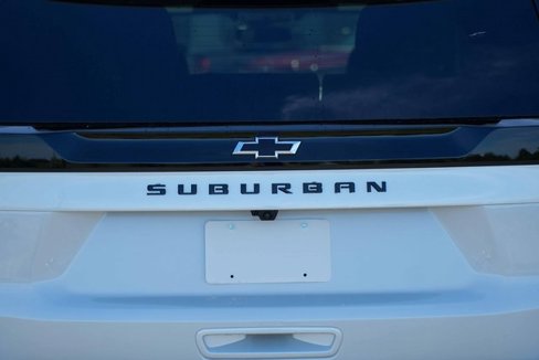 Used 2025 Chevrolet Suburban Z71 image 11