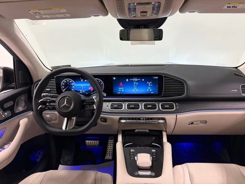 New 2025 Mercedes-Benz GLS 450 4MATIC image 2