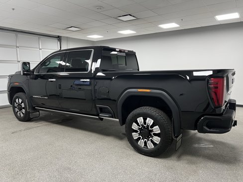 Used 2024 GMC Sierra 3500 Denali w/ Technology Package image 9