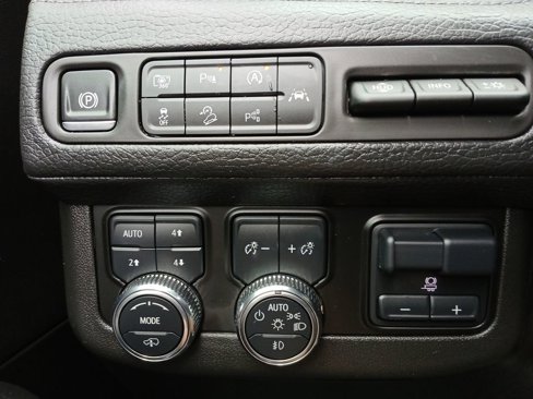 Used 2024 GMC Yukon Denali w/ Advanced Technology Package image 18