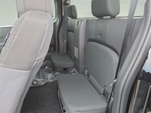 Used 2025 Nissan Frontier SV image 27