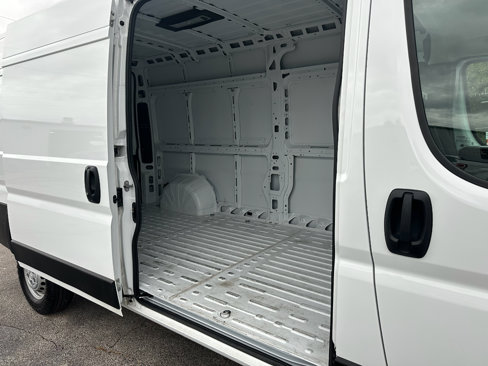 Used 2024 RAM ProMaster 2500 w/ Convenience Group image 4