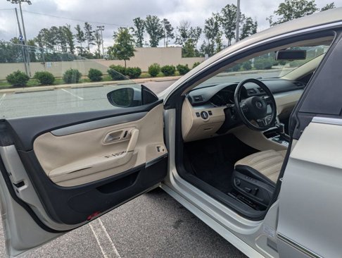 Used 2010 Volkswagen CC Luxury image 23